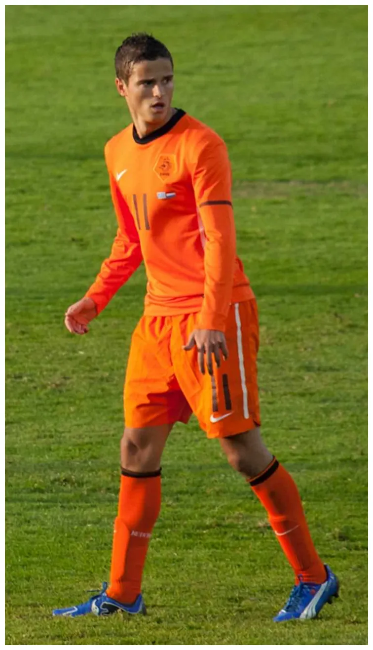 Celebrity biography, zodiac sign and famous quotes