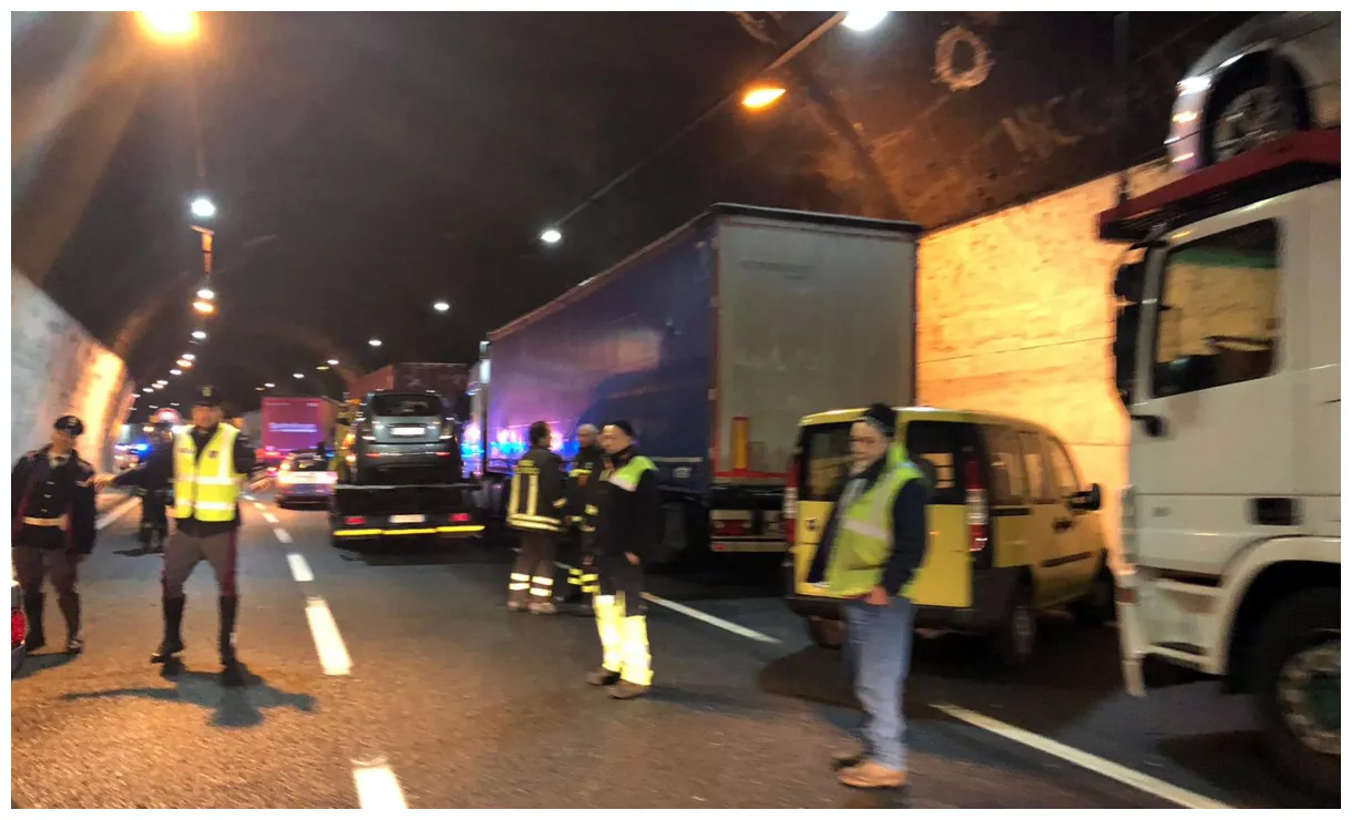 C'è stato un grave incidente sulla a26 una persona è morta e altre