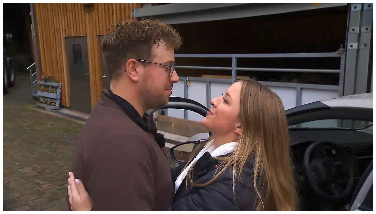 Bauer sucht Frau: Für seinen ersten Kuss muss Andre schwer schuften