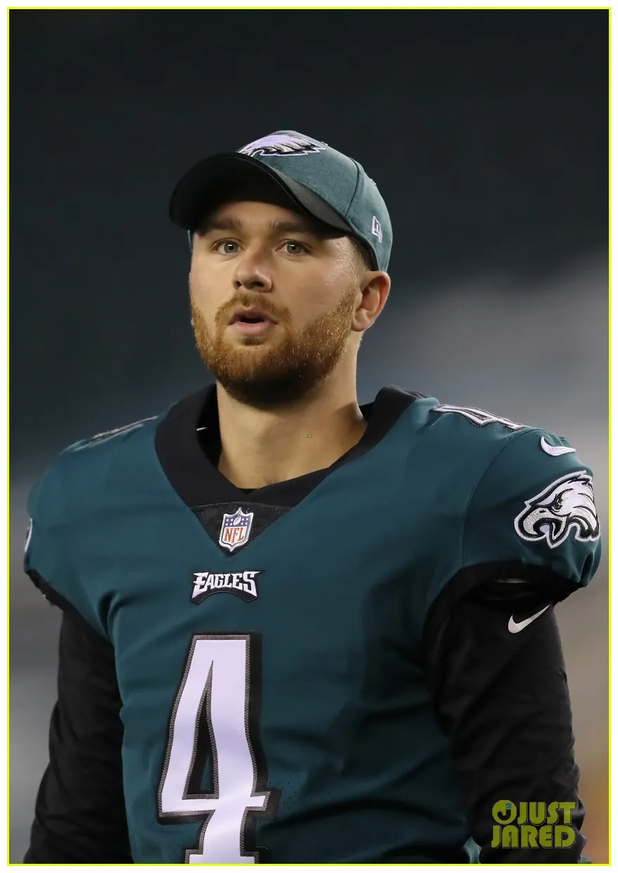 Is single? nope! meet his wife annie & see their cute