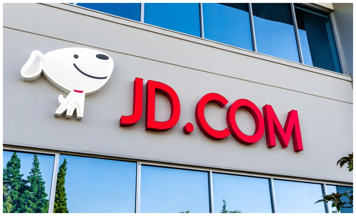 Resumes rally on trade hopes