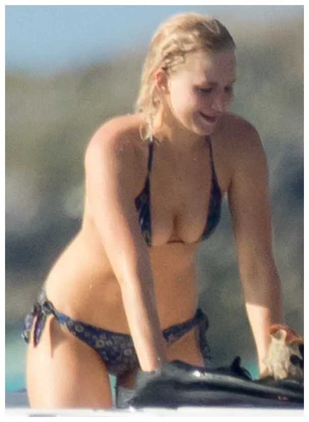 Yacht bikini r/jenniferlawrence