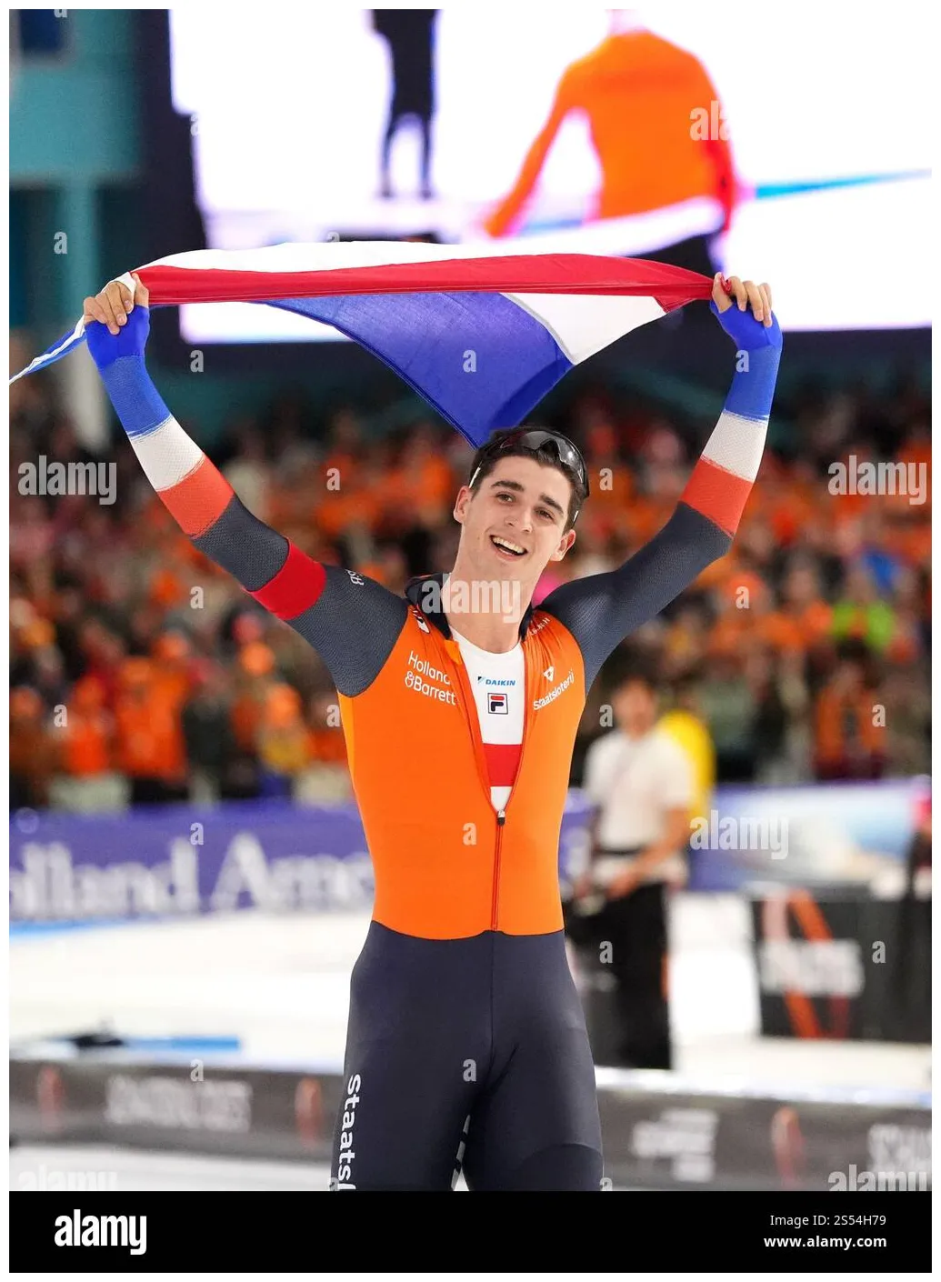 Ned celebrating victory during european speed skating