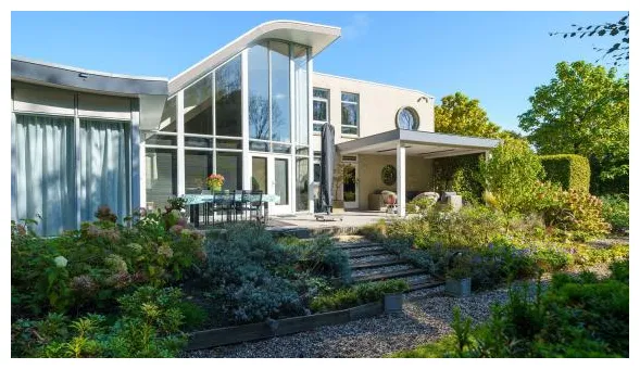 Zet futuristische villa te koop op funda prijs