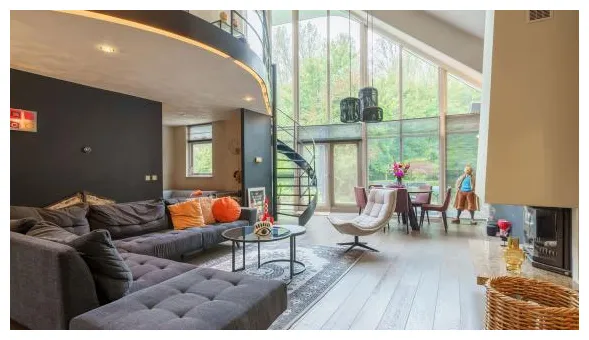 Zet futuristische villa te koop op funda prijs