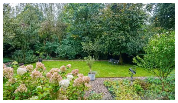 Zet futuristische villa te koop op funda prijs