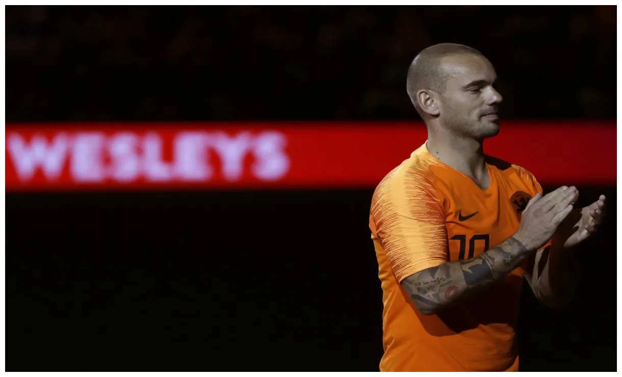 Son of wesley sneijder, signs first professional