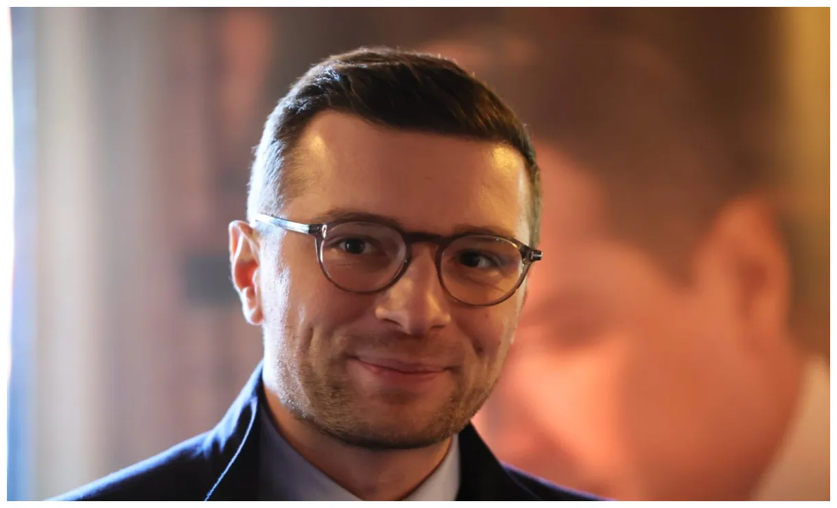 Pris de court son ex évoquée en direct sur bfmtv