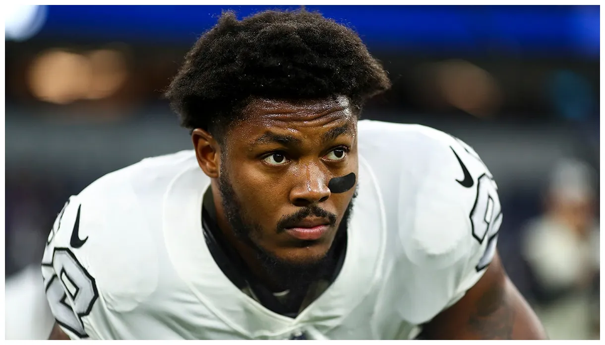 Signs deal with raiders, ending holdout fox news