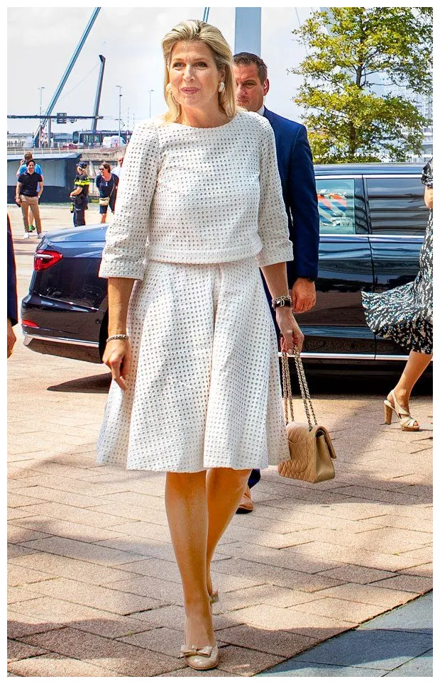 @josineevers on x looks, vestidos, princesas