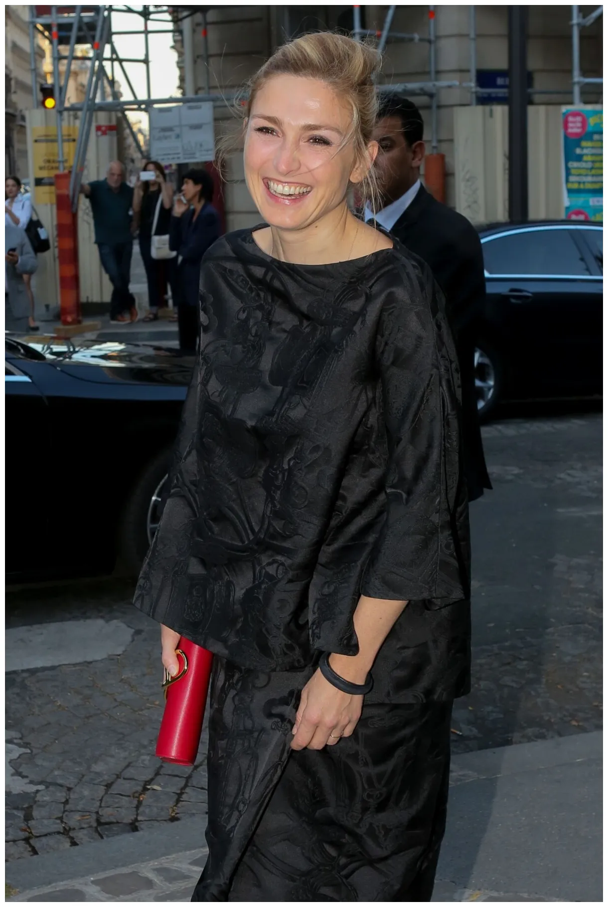 Arrivée des people à la soirée "vogue paris