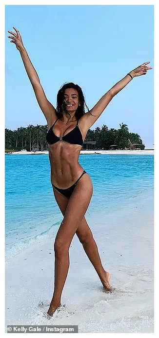 Victoria's secret model kelly gale shows off her six-pack abs daily
