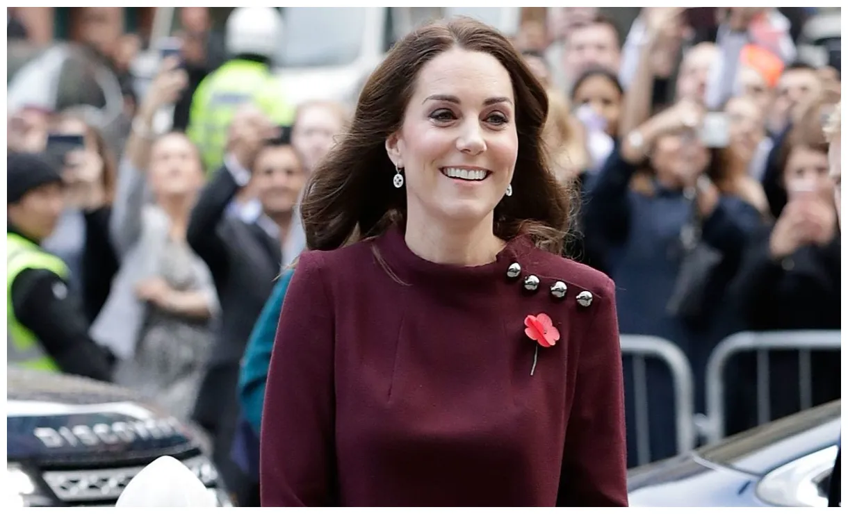 Will make you want a wine-colored dress this fall glamour