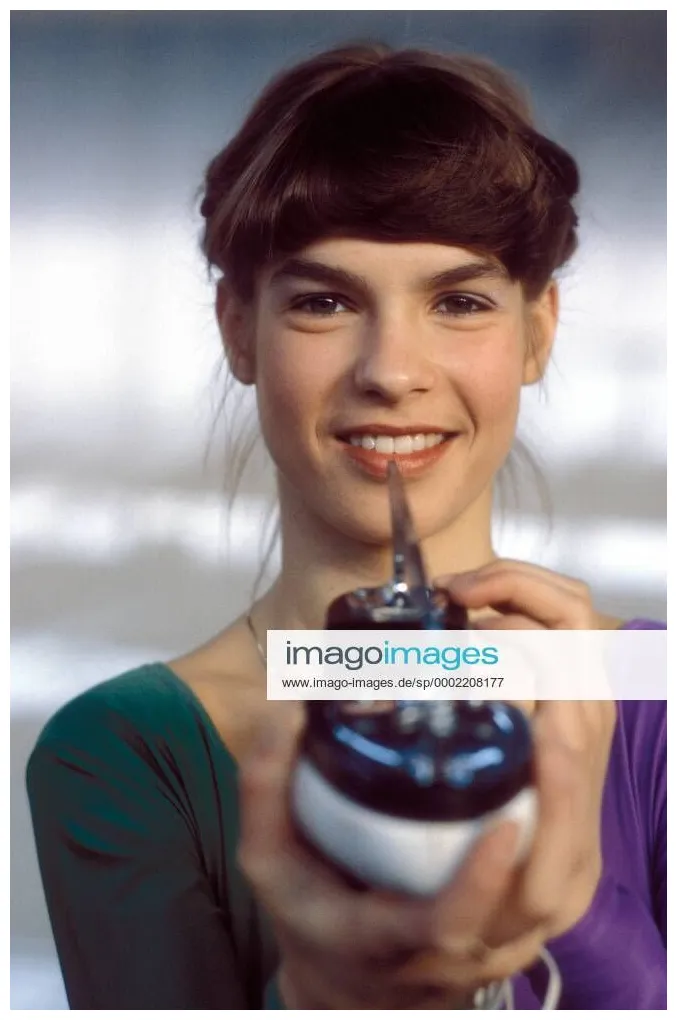 Katarina witt 1982 katarina witt, figure skating, olympic champion