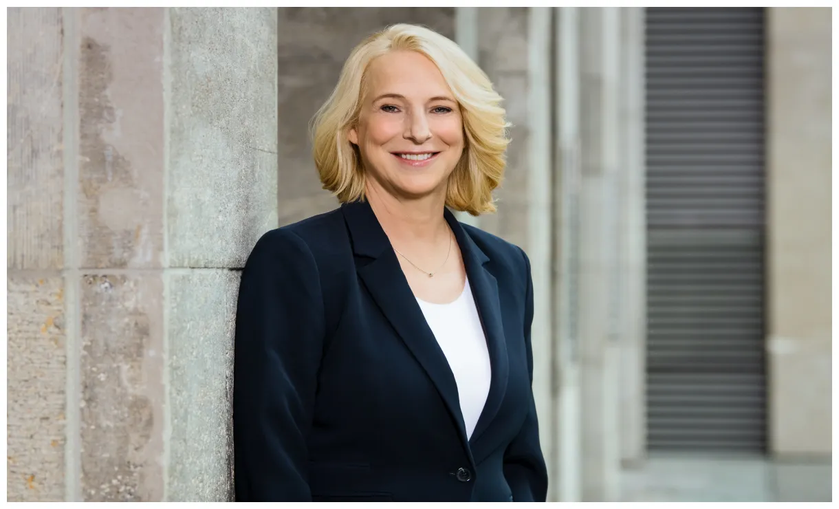 Svea pietschmann. graphy. berlin