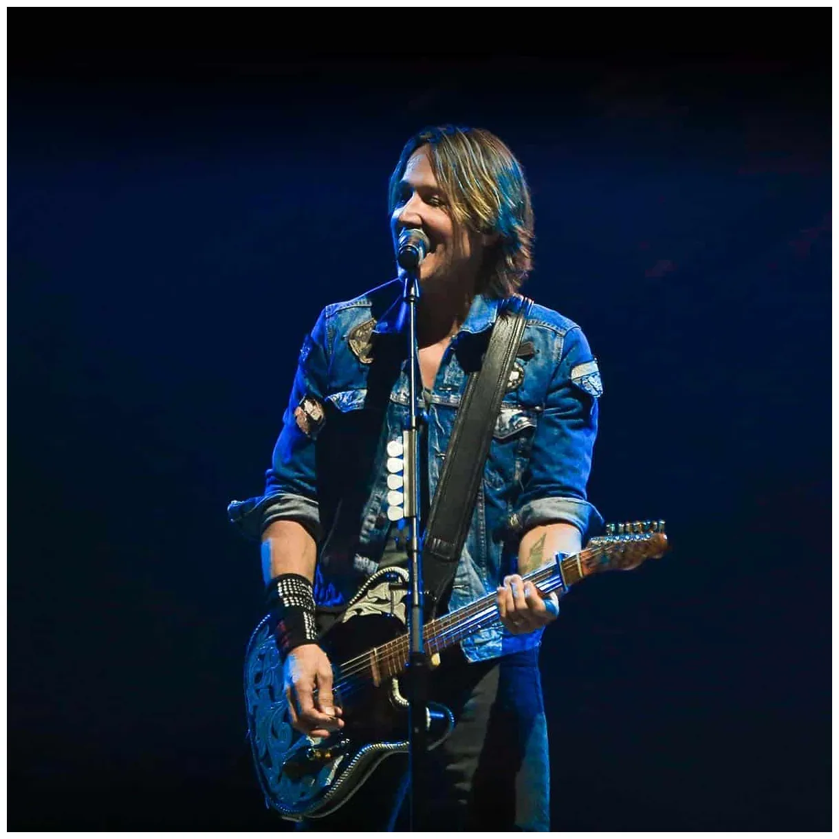 Age, bio, birt ay, family, net worth national today