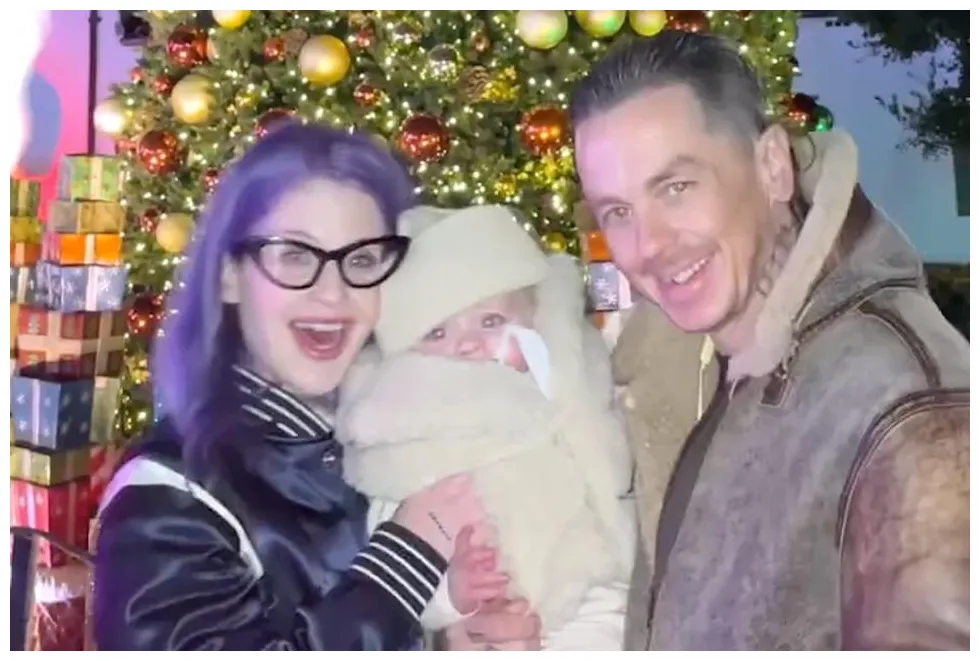 And boyfriend bring 13-month-old son sidney to christmas