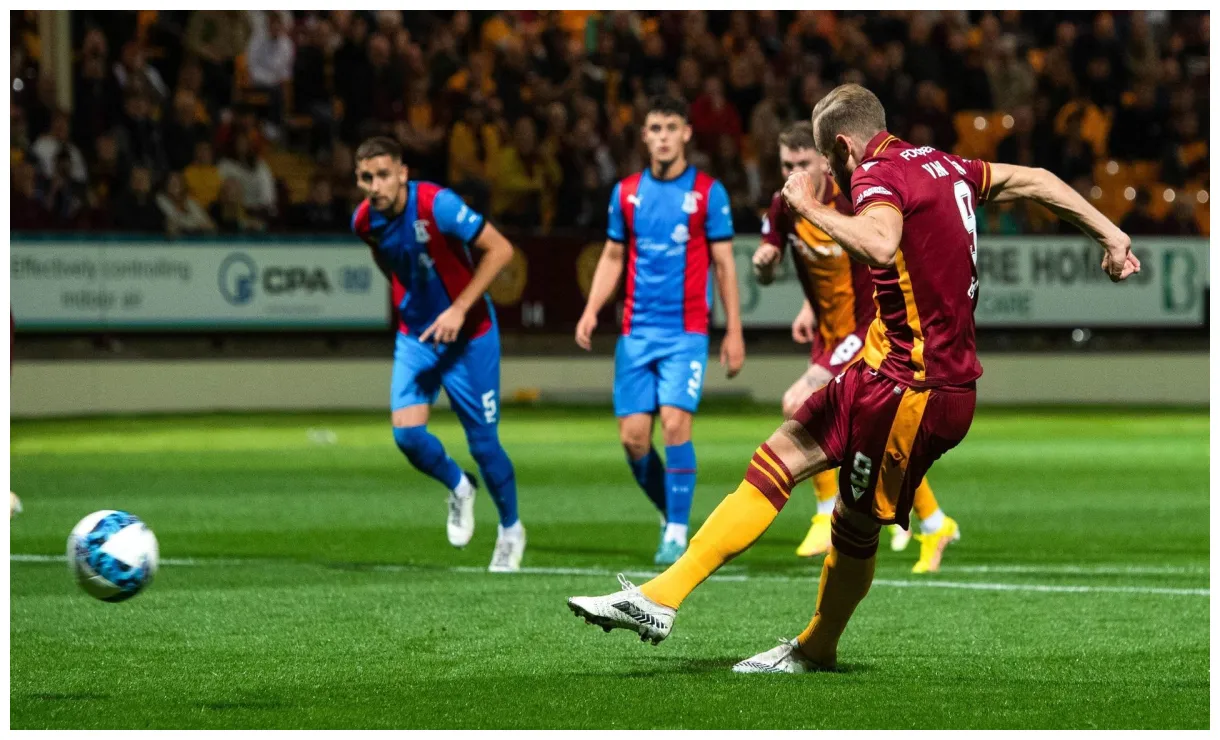 Hat-trick helps motherwell into last eight of league cup
