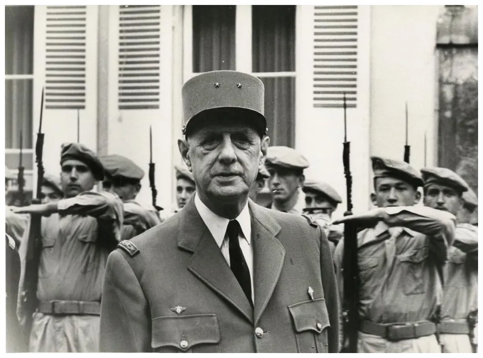 Le général de gaulle aux commémorations du 50ème anniversaire de la