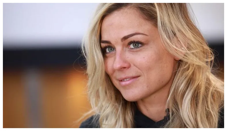 Wikipédia, biographie, épouse, origine, mari, nouveau