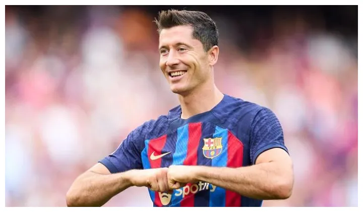 بعيدا عن الهامبرغر.. 5 أسباب تصنع سعادة ليفاندوفسكي في برشلونة