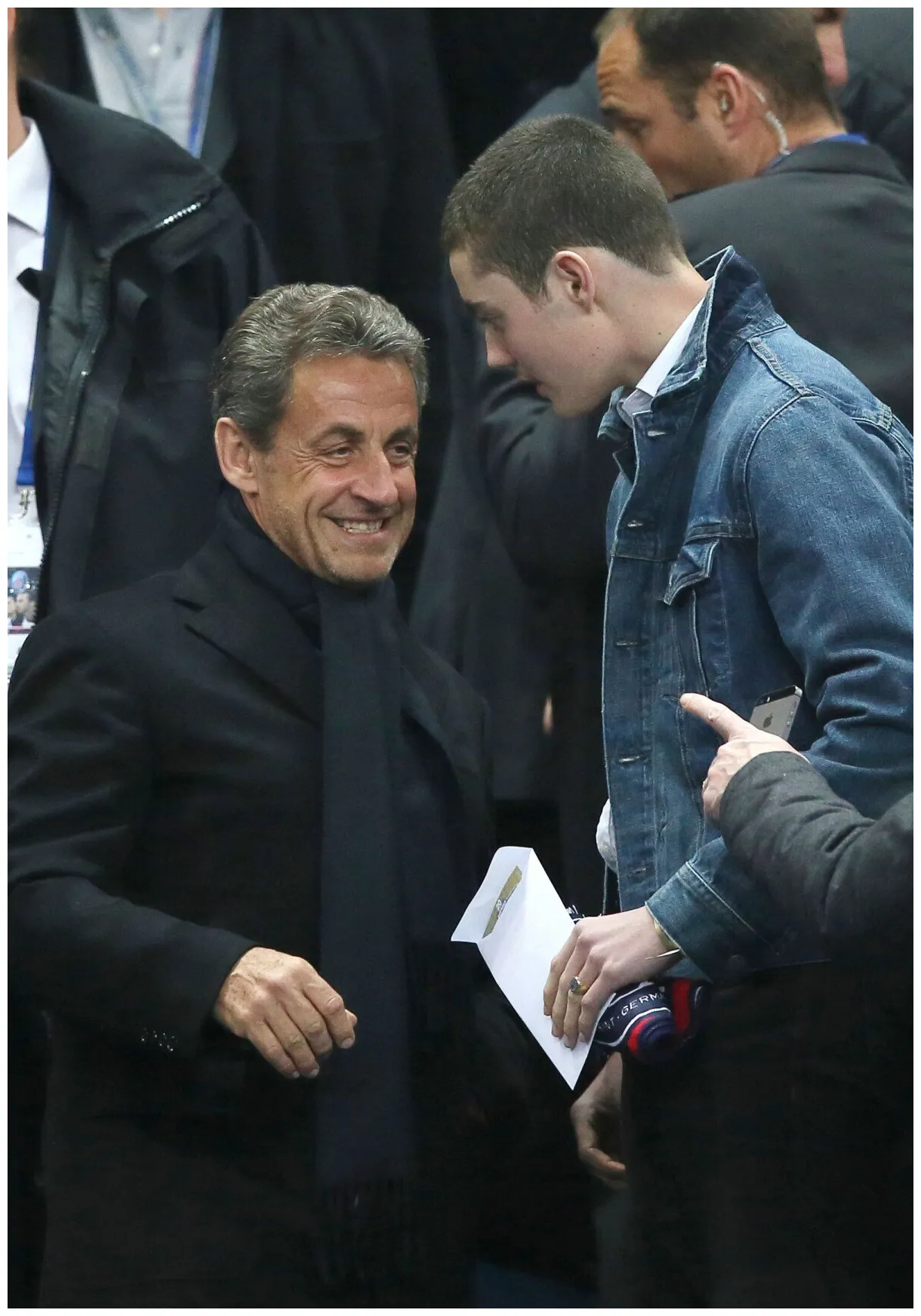 Nicolas sarkozy et son fils louis lors de la finale de football