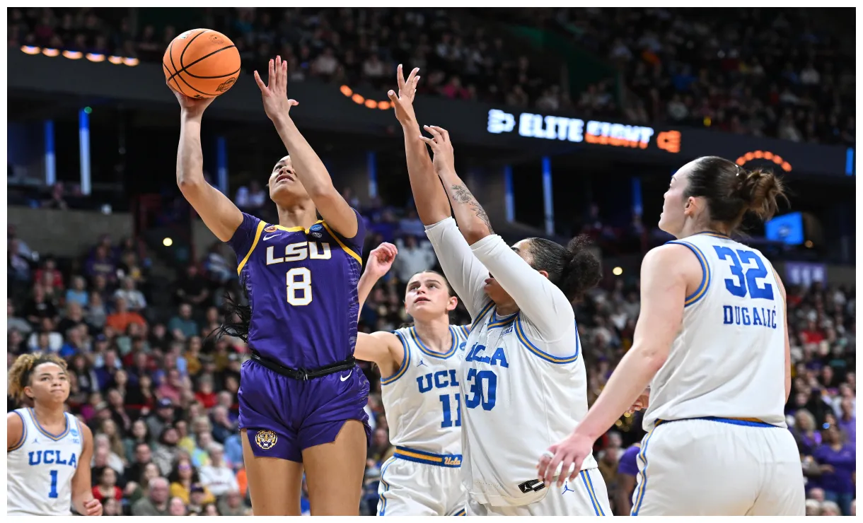 Key LSU women's basketball forward is returning to LSU for senior year
