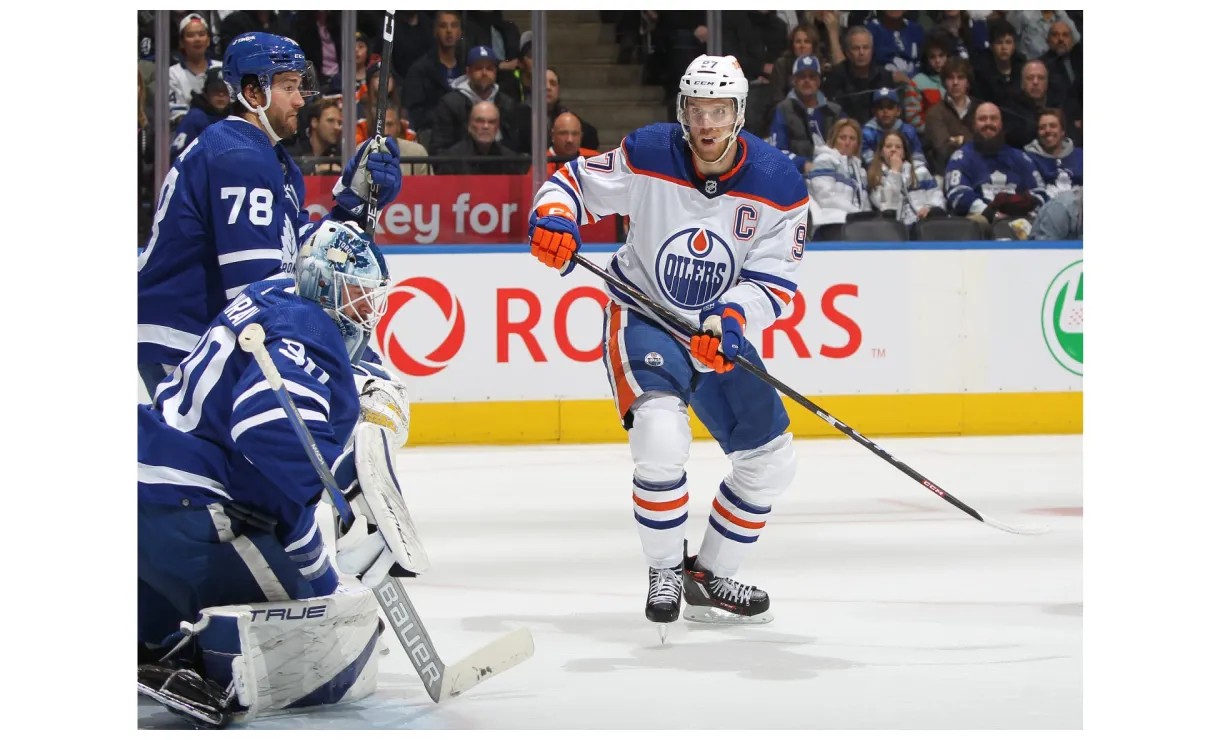 Gallery oilers at maple leafs edmonton oilers