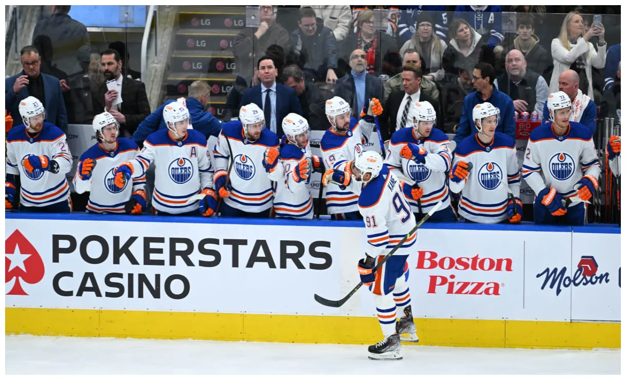 Gallery oilers at maple leafs edmonton oilers