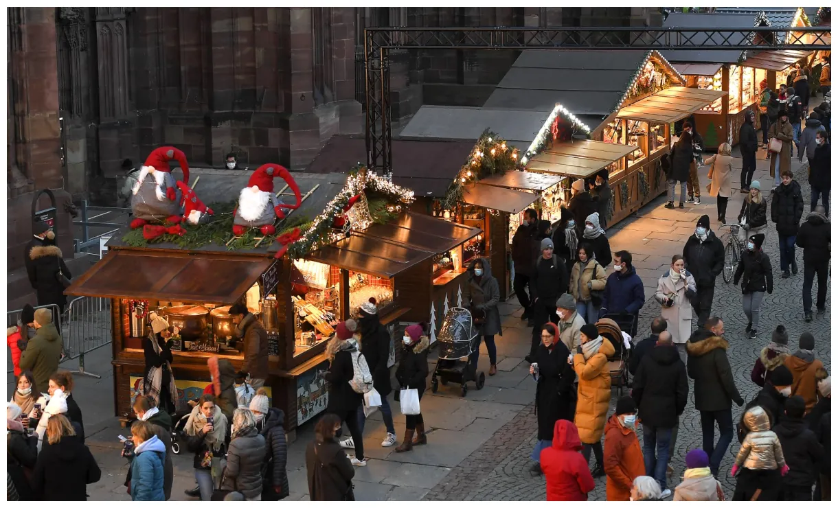 Le Marché de Noël de Strasbourg s'est ouvert, avec masque et gestes