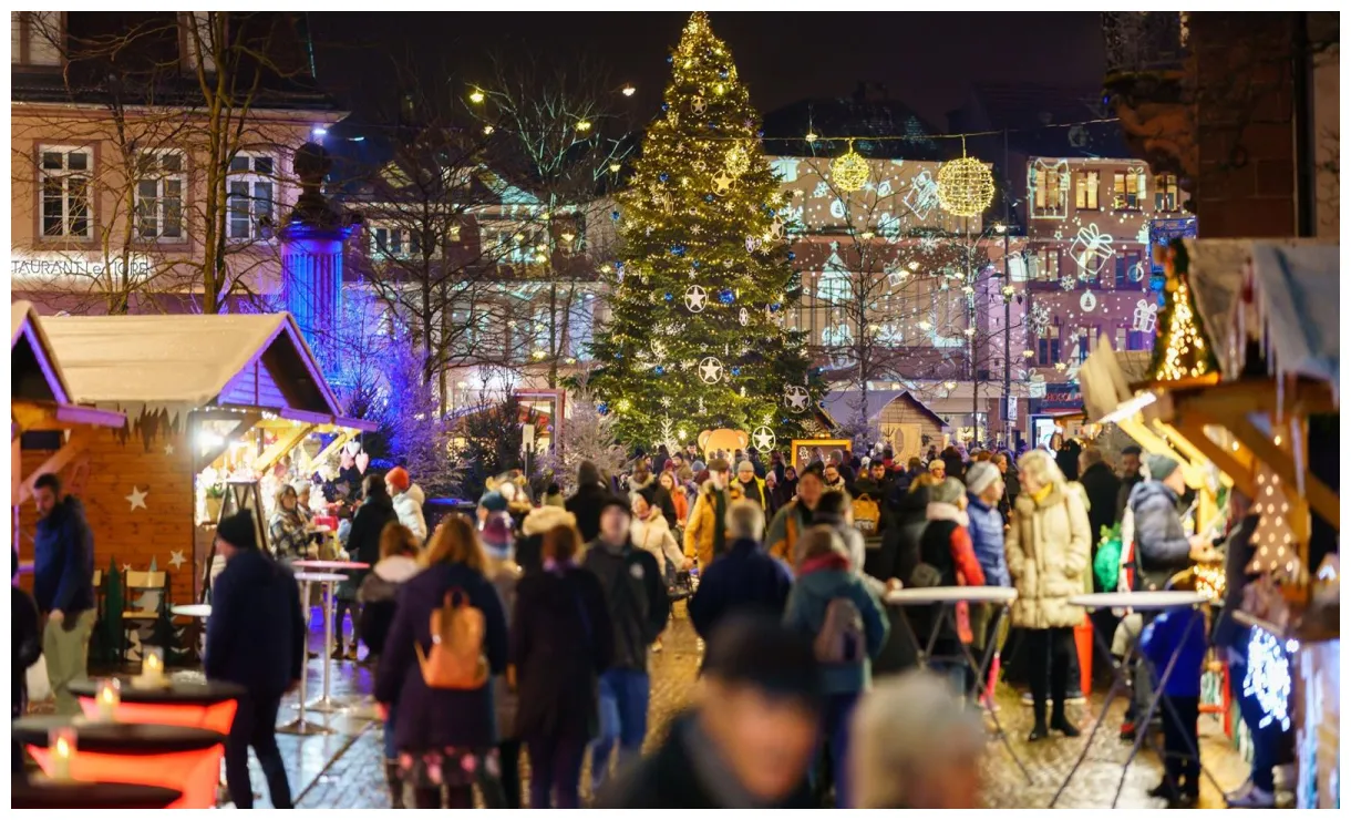 Les chalets du marché de noël noël en alsace