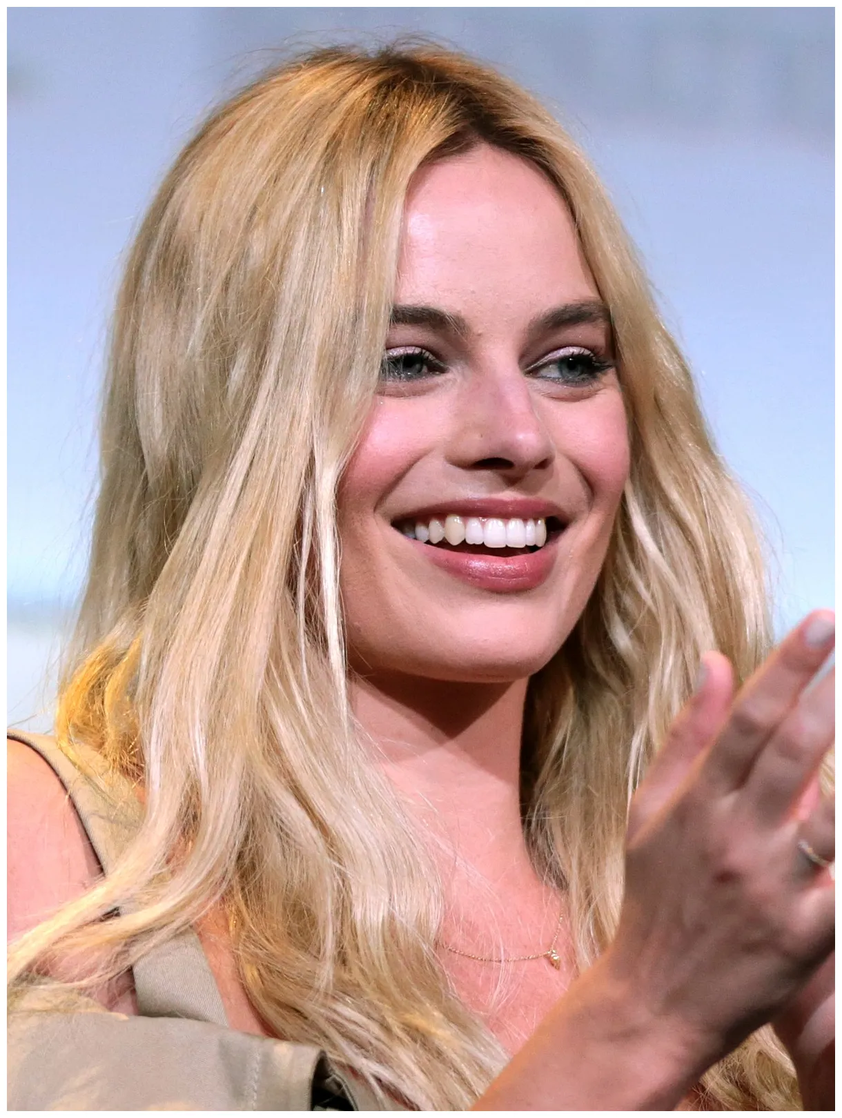 Margot Robbie (Actress) Age, Height,Net Worth & Bio - CelebrityHow
