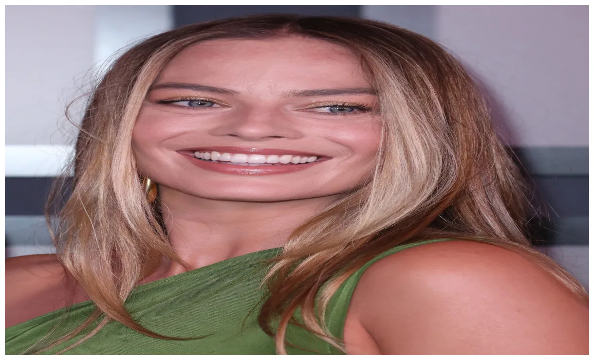 Margot Robbie 13th Governors Awards 3 - Satiny.org