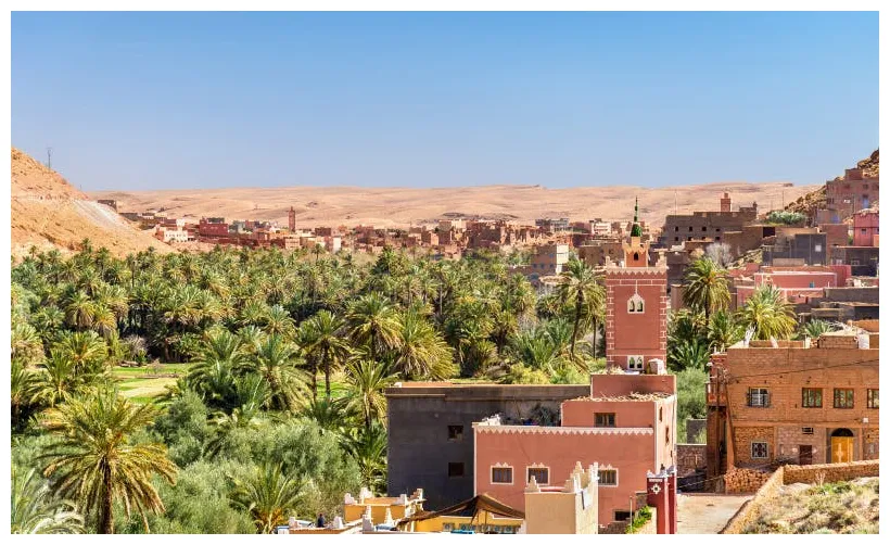 Panorama de ville de tinghir au maroc tinghir est une oasis sur