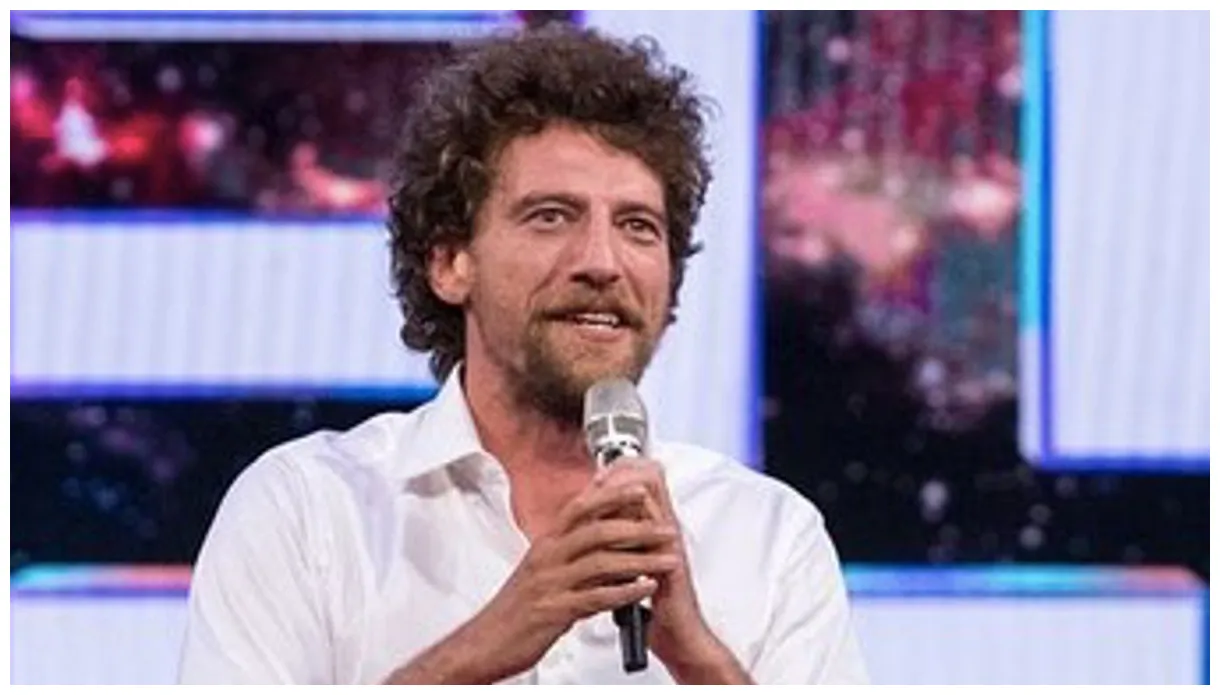 Chi è dalla carriera alla vita privata