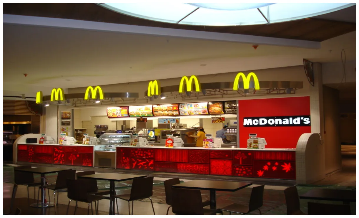 Mcdonald's İstinye park 2007 — ares mİmarlik