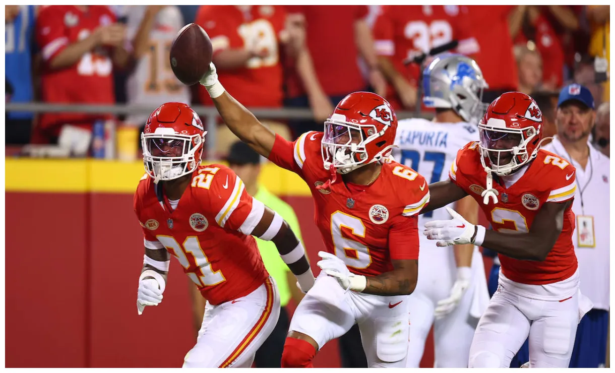 Kansas city chiefs cornerback trent mcduffie's textbook hit creates red