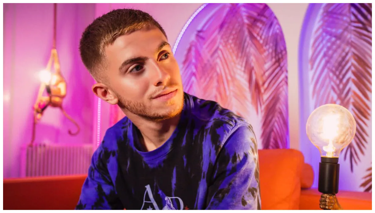 Séparé d’elsa bois, fait une grande annonce "je ne me rends