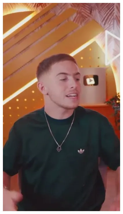 Quel âge a Michou ? 🤔 - YouTube