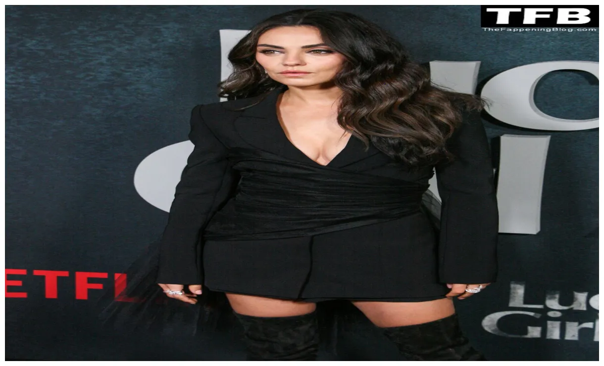 Poses on the red carpet at the new york premiere of netflixs