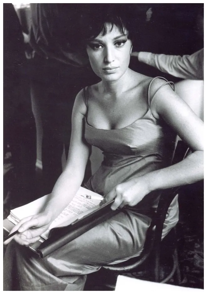 Monica Vitti – 24 Femmes Per Second