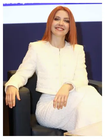 Noemi, chi è e come è cambiata la cantante e conduttrice del concerto