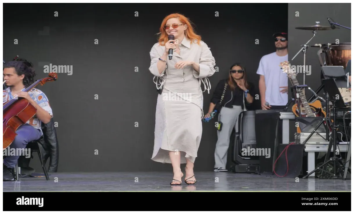 Cantante noemi hi-res graphy and s alamy