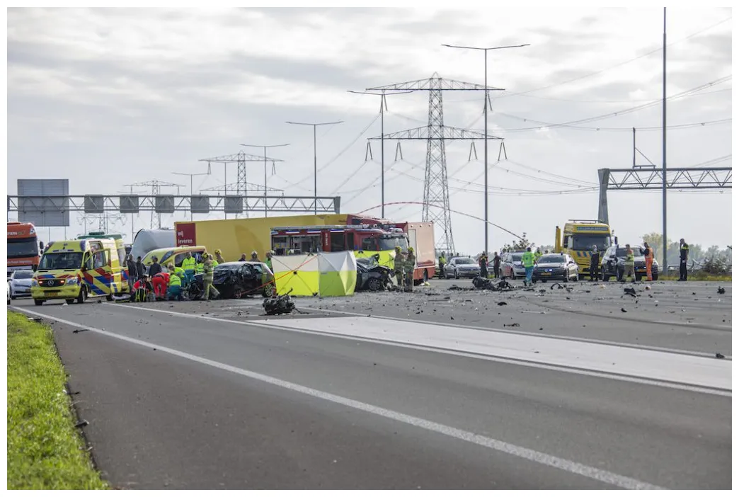 Drie doden bij ongeluk op de a2, weg richting amsterdam afgesloten