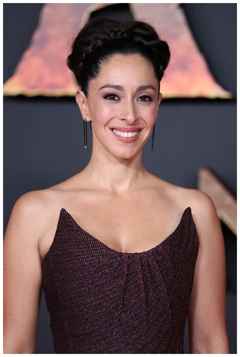 C’est la petite-fille d’une légende du cinéma qui se cache derrière