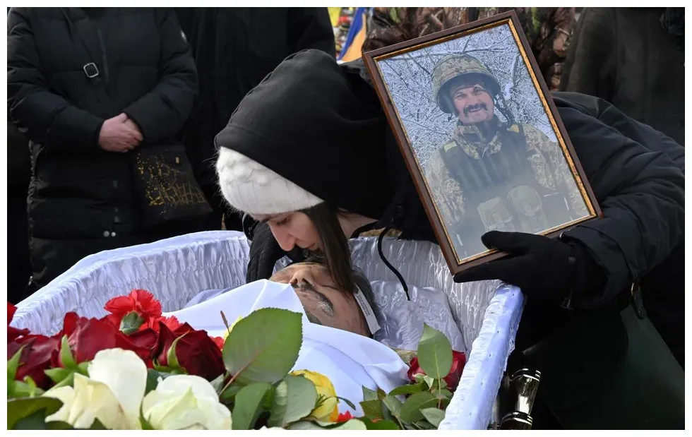 Een jaar strijd tussen rusland en oekraïne. bekijk deze aangrijpende