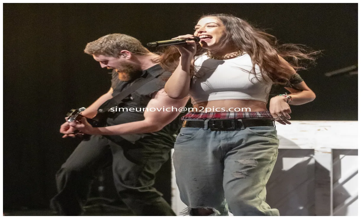 Robyn at biltmore theatre nov 30, s by mikki simeunovich