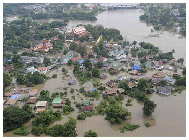 In beeld de overstromingen in thailand
