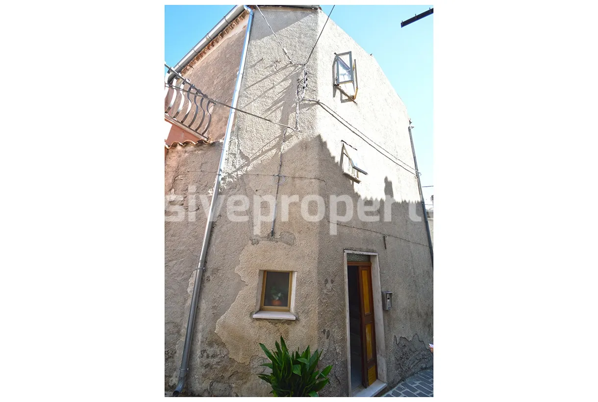 Habitable and spacious town house