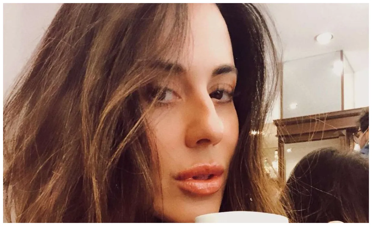 Scollatura senza senso in primo piano foto